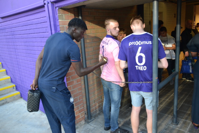 Viviane et le "Djolof band" au Stade d'Anderlech pour supporter Kara Mbodj.