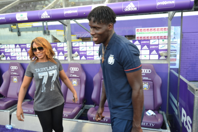 Viviane et le "Djolof band" au Stade d'Anderlech pour supporter Kara Mbodj.