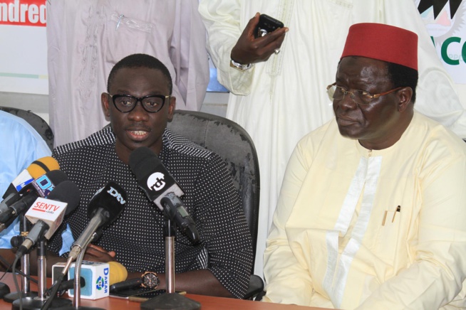 Conférence de presse UNACOIS avec Pape Diouf pour la soirée du 18 aout au grand theatre. Conférence de presse UNACOIS avec Pape Diouf pour la soirée du 18 aout au grand theatre.