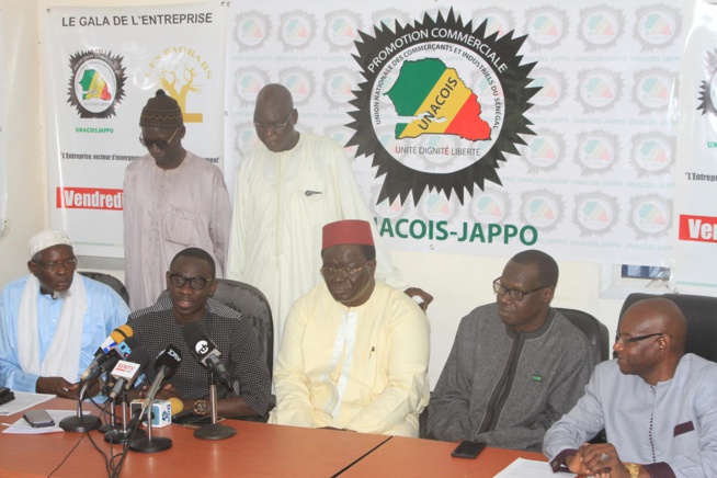 Conférence de presse UNACOIS avec Pape Diouf pour la soirée du 18 aout au grand theatre. Conférence de presse UNACOIS avec Pape Diouf pour la soirée du 18 aout au grand theatre.