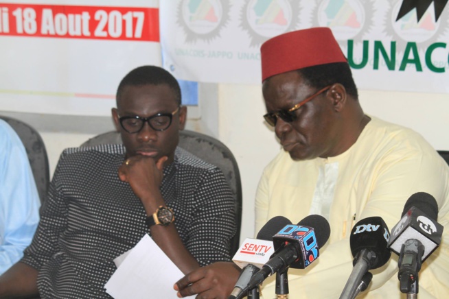 Conférence de presse UNACOIS avec Pape Diouf pour la soirée du 18 aout au grand theatre. Conférence de presse UNACOIS avec Pape Diouf pour la soirée du 18 aout au grand theatre.