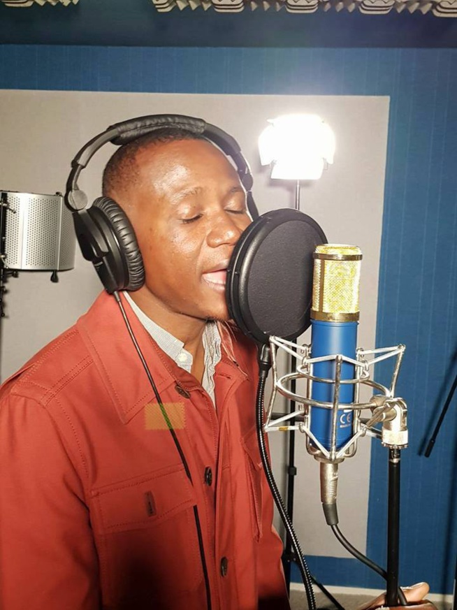 Exclusif: Omar Pène tient son successeur, son fils Assane se lance dans la musique Exclusif: Omar Pène tient son successeur, son fils Assane se lance dans la musique