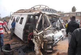 Accident mortel entre Ngaye et Mékhé: Le bus perd un pneu et s’encastre dans un arbre : 3 morts et 38 blessés Accident mortel entre Ngaye et Mékhé: Le bus perd un pneu et s’encastre dans un arbre : 3 morts et 38 blessés
