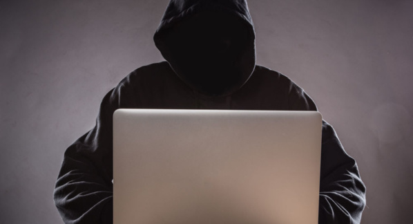 Vengeance d’un commerçant amoureux dépité à Yeumbeul: Il publie sur Facebook des photos de son ex petite-amie nue Vengeance d’un commerçant amoureux dépité à Yeumbeul: Il publie sur Facebook des photos de son ex petite-amie nue