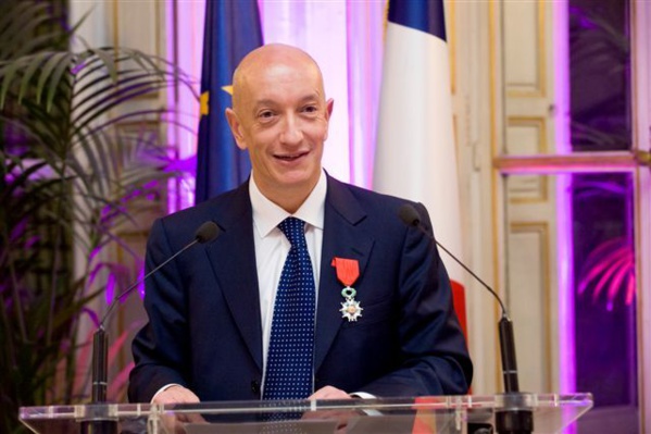 Changement de commandant de bord à Air Sénégal SA: le Dg Mamadou Lamine Sow saute et devient Pca, le Français phlippe Bohn anciens vice-président d'Air Bus aux manettes Changement de commandant de bord à Air Sénégal SA: le Dg Mamadou Lamine Sow saute et devient Pca, le Français phlippe Bohn anciens vice-président d'Air Bus aux manettes