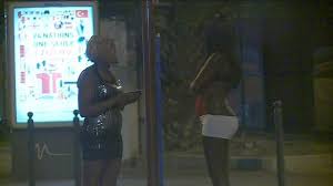 Les rocambolesques confessions à la police d’une femme mariée prostituée Les rocambolesques confessions à la police d’une femme mariée prostituée