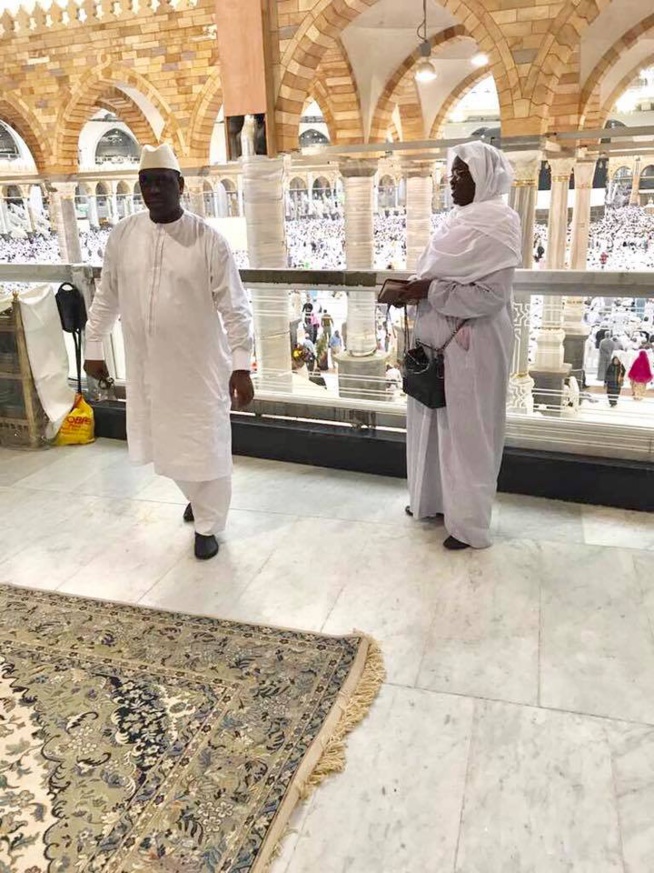 Marième Faye en toute complicité avec Macky Sall à La Mecque… Marième Faye en toute complicité avec Macky Sall à La Mecque…