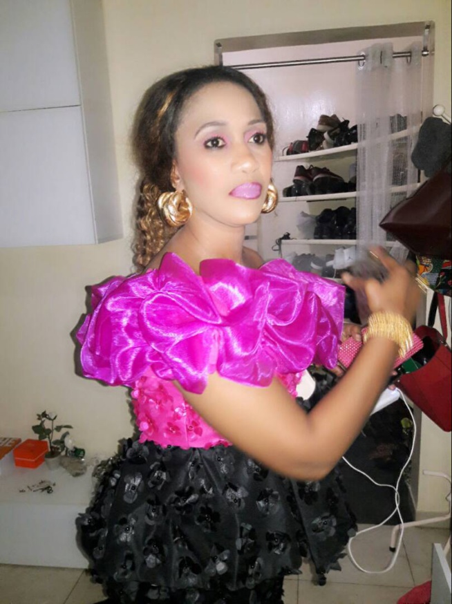 Quand la reine de Pape Diouf, Bébé Basse souffle une bougie de plus, le rose et le noir répondent à ses gouts. Quand la reine de Pape Diouf, Bébé Basse souffle une bougie de plus, le rose et le noir répondent à ses gouts.