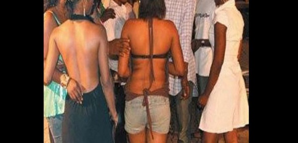 Zimbabwe: Les prostituées offrent des services gratuits aux funérailles d’un voleur Zimbabwe: Les prostituées offrent des services gratuits aux funérailles d’un voleur