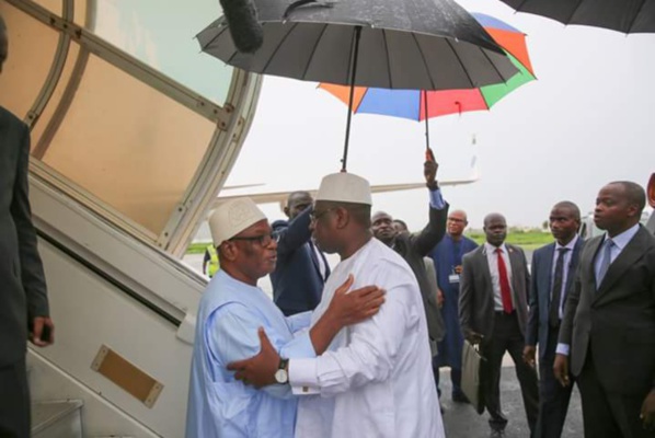 Arrêt sur images: Arrivée du président malien à Dakar pour les obsèques d'Aliou Sow Arrêt sur images: Arrivée du président malien à Dakar pour les obsèques d'Aliou Sow