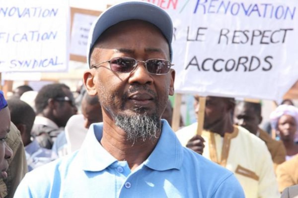 Colère à l’UCAD : le SAES, en sit-in, donne un ultimatum de 48h aux autorités Colère à l’UCAD : le SAES, en sit-in, donne un ultimatum de 48h aux autorités