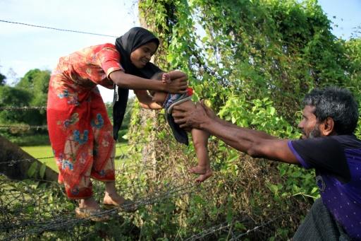 Au moins 3.000 Rohingyas musulmans ont fui la Birmanie pour le Bangladesh