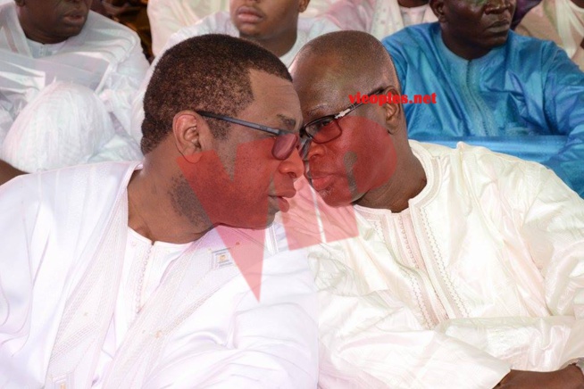 Le ministre du Budget Birima Mangara en toute complicité avec Youssou Ndour à la priére de la tabaski. Le ministre du Budget Birima Mangara en toute complicité avec Youssou Ndour à la priére de la tabaski.