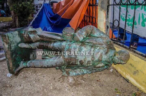 La statue de Faidherbe tombe naturellement ce 5 septembre 2017