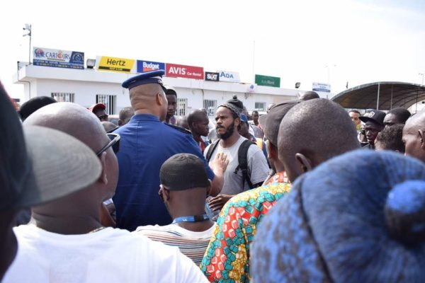 URGENT :Thiat du groupe Keur Gui arrêté à l’aéroport de Dakar URGENT :Thiat du groupe Keur Gui arrêté à l’aéroport de Dakar