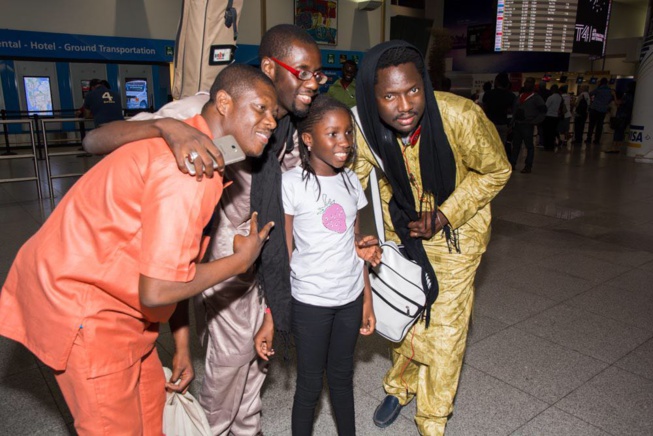 AMERICAN TOUR WITH NEW AFRICAN PRODUCTION: Arrivé du groupe Bidew Bou Bess à JFK aéroport. AMERICAN TOUR WITH NEW AFRICAN PRODUCTION: Arrivé du groupe Bidew Bou Bess à JFK aéroport.