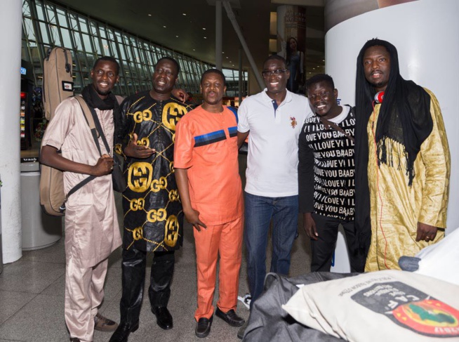 AMERICAN TOUR WITH NEW AFRICAN PRODUCTION: Arrivé du groupe Bidew Bou Bess à JFK aéroport. AMERICAN TOUR WITH NEW AFRICAN PRODUCTION: Arrivé du groupe Bidew Bou Bess à JFK aéroport.