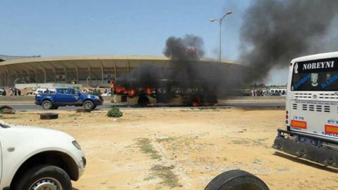 Transport public : après l’incendie d’un bus, Dakar Dem Dikk «punit » ses usagers de Grand-Yoff Transport public : après l’incendie d’un bus, Dakar Dem Dikk «punit » ses usagers de Grand-Yoff