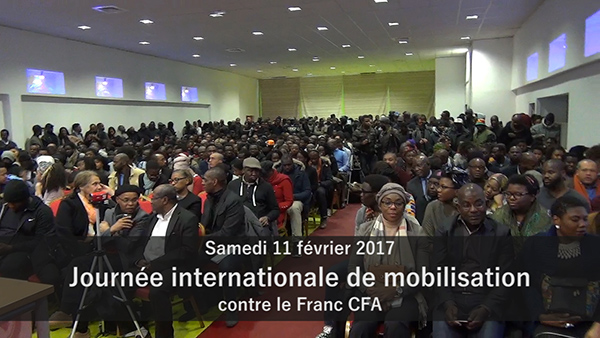 PARIS: Macky Sall et Alassane Ouattara hués par les militants anti CFA PARIS: Macky Sall et Alassane Ouattara hués par les militants anti CFA