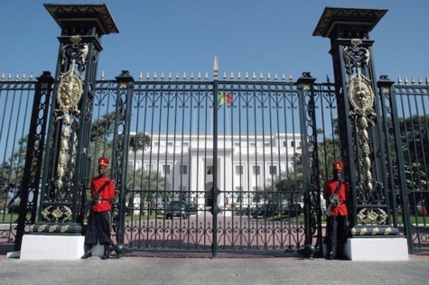 Palais de la République: Moustapha Ndiaye tente de s'immoler devant un dispositif policier