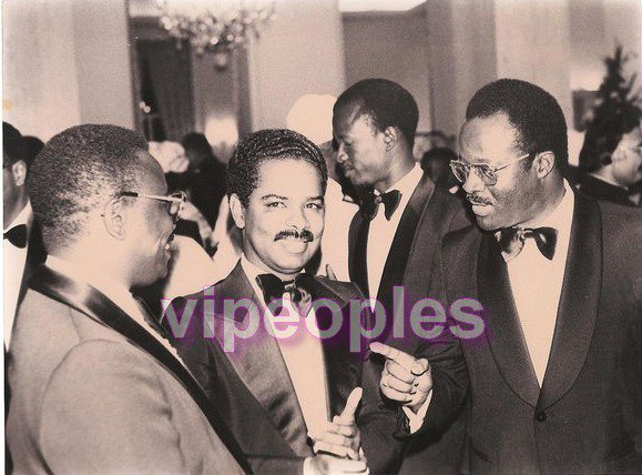 Djibo Kâ et Habib Thiam du temps de leur tendre jeunesse, adouna dou touss... Djibo Kâ et Habib Thiam du temps de leur tendre jeunesse, adouna dou touss...
