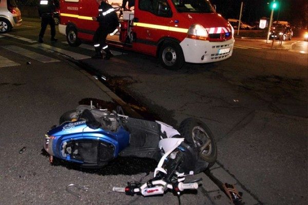 Drame à Yeumbeul : un car rapide fauche un scooter, fait un mort et un blessé grave Drame à Yeumbeul : un car rapide fauche un scooter, fait un mort et un blessé grave