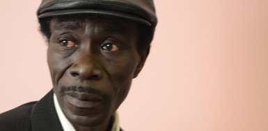 Souleymane Faye, artiste musicien: "Au Sénégal, les gens n'apprennent pas la musique, il leur suffit d’avoir ..." Souleymane Faye, artiste musicien: "Au Sénégal, les gens n'apprennent pas la musique, il leur suffit d’avoir ..."
