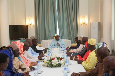 Le Président Macky Sall et les 15 députés de la diaspora, en conclave (Images) Le Président Macky Sall et les 15 députés de la diaspora, en conclave (Images)