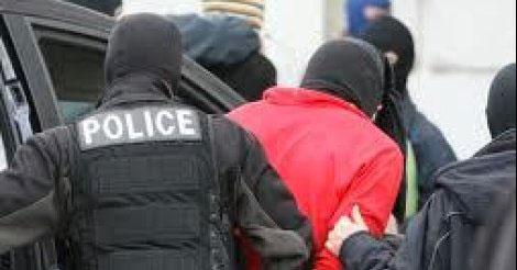 Grand-Yoff: Un individu agressé en plein jour et dépouillé de 15 millions qu’il venait de récupérer à sa banque Grand-Yoff: Un individu agressé en plein jour et dépouillé de 15 millions qu’il venait de récupérer à sa banque