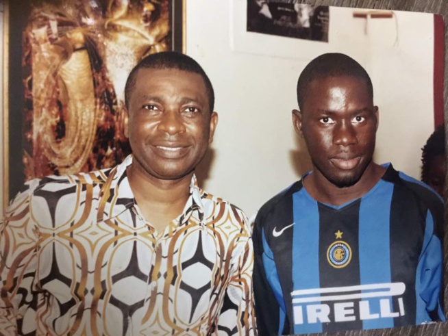 "Le mbacké mbacké", Serigne Abdourhamane Kosso en compagnie de Youssou Ndour; "Le mbacké mbacké", Serigne Abdourhamane Kosso en compagnie de Youssou Ndour;