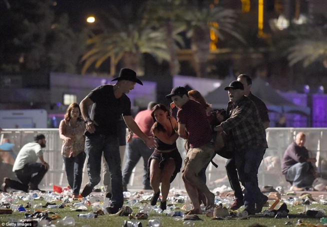 Fusillade à Las Vegas: au moins 20 morts et plus de 100 blessés Fusillade à Las Vegas: au moins 20 morts et plus de 100 blessés