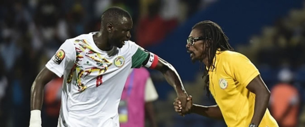 Cheikhou Kouyaté: « Tout le monde est en train de sous-estimer cette équipe du Cap-Vert mais… » Cheikhou Kouyaté: « Tout le monde est en train de sous-estimer cette équipe du Cap-Vert mais… »