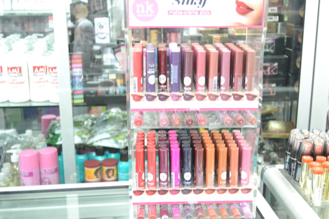 L'ESPRIT COSMETIQUE vous ouvre les portes de son institut de beauté: Une beauté silhouette à Dieppeul en face clinique Raby. L'ESPRIT COSMETIQUE vous ouvre les portes de son institut de beauté: Une beauté silhouette à Dieppeul en face clinique Raby.