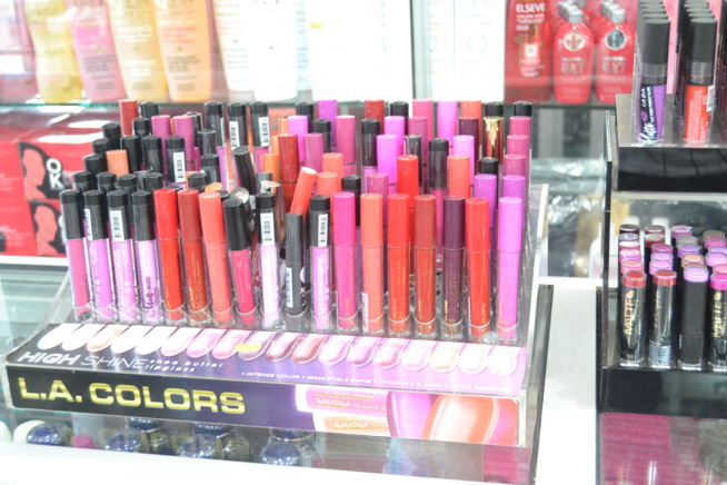 L'ESPRIT COSMETIQUE vous ouvre les portes de son institut de beauté: Une beauté silhouette à Dieppeul en face clinique Raby. L'ESPRIT COSMETIQUE vous ouvre les portes de son institut de beauté: Une beauté silhouette à Dieppeul en face clinique Raby.