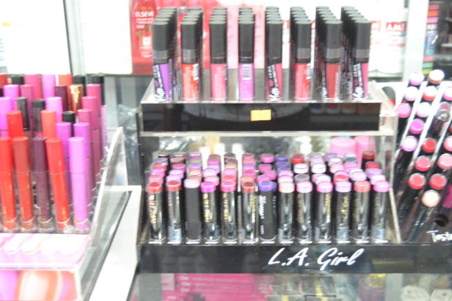 L'ESPRIT COSMETIQUE vous ouvre les portes de son institut de beauté: Une beauté silhouette à Dieppeul en face clinique Raby. L'ESPRIT COSMETIQUE vous ouvre les portes de son institut de beauté: Une beauté silhouette à Dieppeul en face clinique Raby.