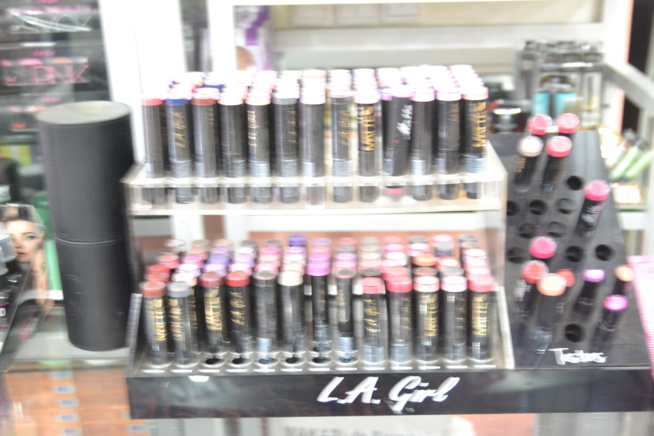 L'ESPRIT COSMETIQUE vous ouvre les portes de son institut de beauté: Une beauté silhouette à Dieppeul en face clinique Raby. L'ESPRIT COSMETIQUE vous ouvre les portes de son institut de beauté: Une beauté silhouette à Dieppeul en face clinique Raby.