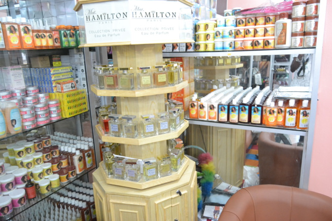 L'ESPRIT COSMETIQUE vous ouvre les portes de son institut de beauté: Une beauté silhouette à Dieppeul en face clinique Raby. L'ESPRIT COSMETIQUE vous ouvre les portes de son institut de beauté: Une beauté silhouette à Dieppeul en face clinique Raby.