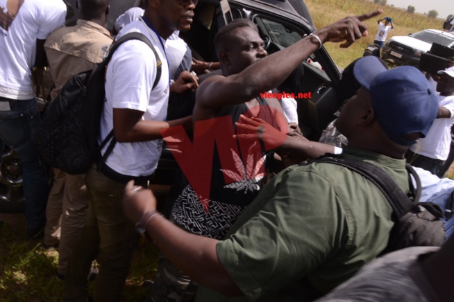 Accrochage entre Ousseynou Fall le garde du corps de Pape Diouf et Assane Diouf à Khelcom Accrochage entre Ousseynou Fall le garde du corps de Pape Diouf et Assane Diouf à Khelcom