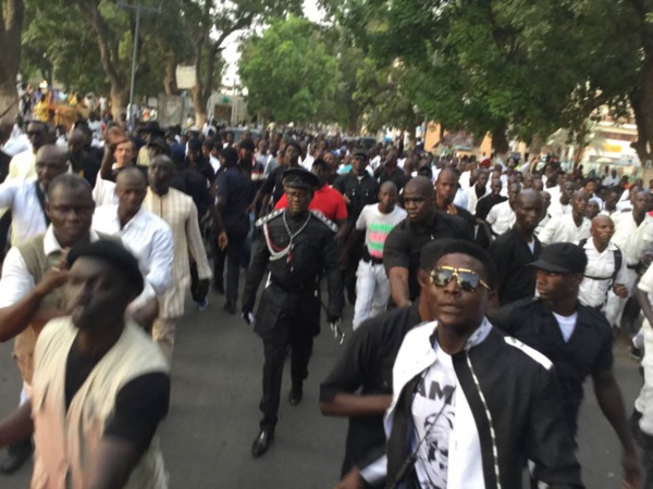 Touba : Les talibés de Kara libèrent des quartiers des eaux Touba : Les talibés de Kara libèrent des quartiers des eaux