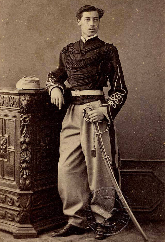 HISTOIRE : Louis, le fils de Faidherbe et de Diocounda SIDIBE, mourut de la fièvre jaune en 1881 à l’âge de 24 ans. HISTOIRE : Louis, le fils de Faidherbe et de Diocounda SIDIBE, mourut de la fièvre jaune en 1881 à l’âge de 24 ans.