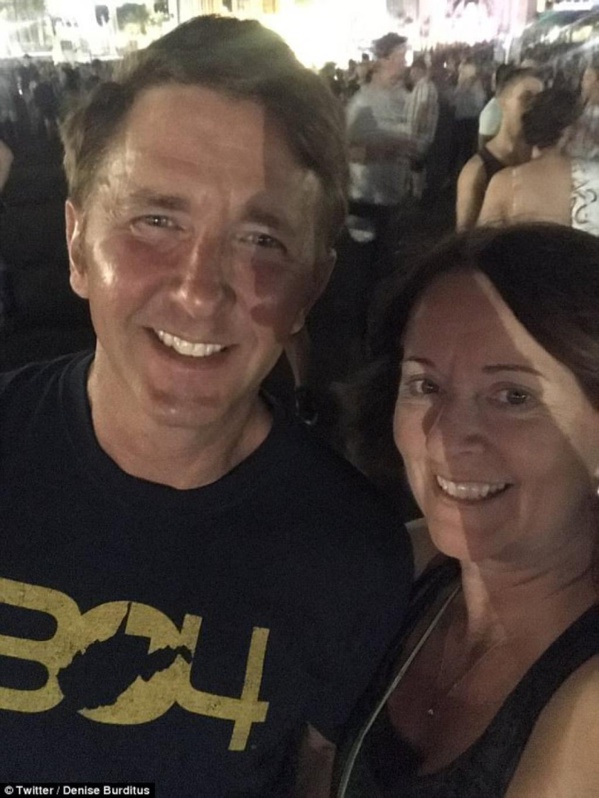 Las Vegas: Elle prend une photo avec son mari quelques secondes avant la fusillade. Ce sera leur dernière photo ensemble Las Vegas: Elle prend une photo avec son mari quelques secondes avant la fusillade. Ce sera leur dernière photo ensemble