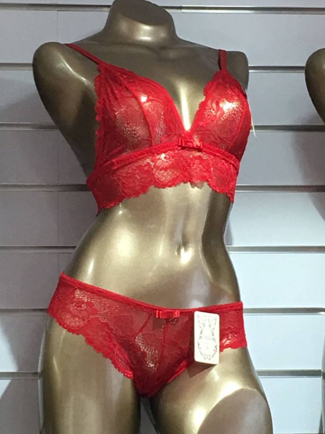 Nouvel arrivage au complexe Neymane Coiffure à 150 m de la Boulangerie Jaune: Des lingeries ultra sexy à vous couper le souffle.