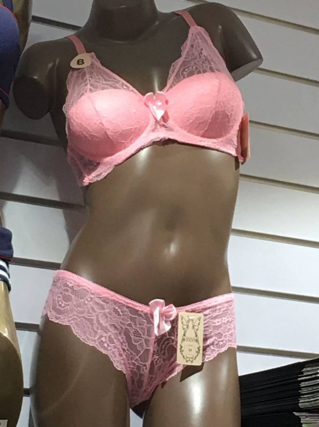 Nouvel arrivage au complexe Neymane Coiffure à 150 m de la Boulangerie Jaune: Des lingeries ultra sexy à vous couper le souffle.
