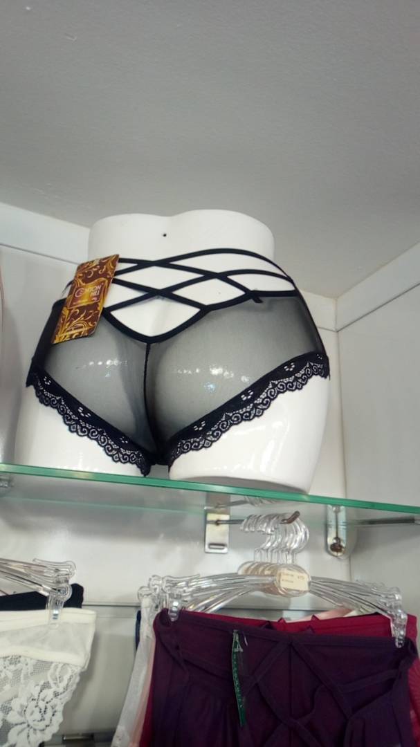 Nouvel arrivage au complexe Neymane Coiffure à 150 m de la Boulangerie Jaune: Des lingeries ultra sexy à vous couper le souffle.