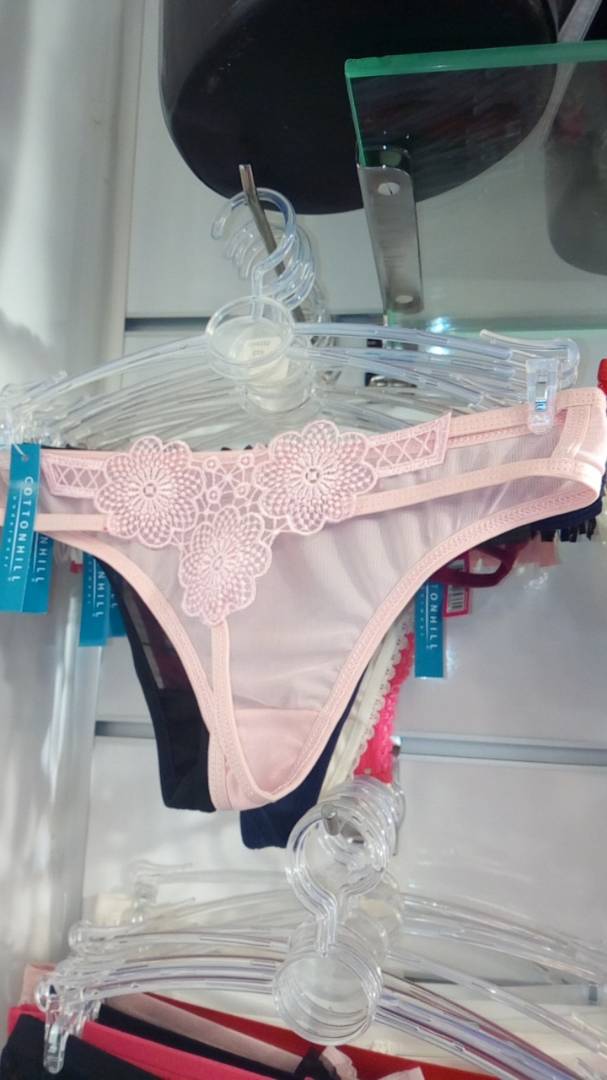 Nouvel arrivage au complexe Neymane Coiffure à 150 m de la Boulangerie Jaune: Des lingeries ultra sexy à vous couper le souffle.