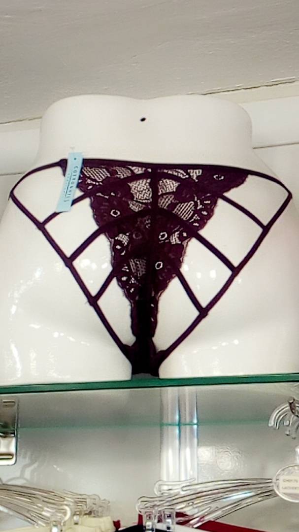 Nouvel arrivage au complexe Neymane Coiffure à 150 m de la Boulangerie Jaune: Des lingeries ultra sexy à vous couper le souffle. Nouvel arrivage au complexe Neymane Coiffure à 150 m de la Boulangerie Jaune: Des lingeries ultra sexy à vous couper le souffle.