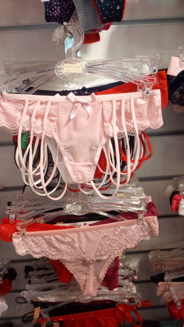 Nouvel arrivage au complexe Neymane Coiffure à 150 m de la Boulangerie Jaune: Des lingeries ultra sexy à vous couper le souffle. Nouvel arrivage au complexe Neymane Coiffure à 150 m de la Boulangerie Jaune: Des lingeries ultra sexy à vous couper le souffle.