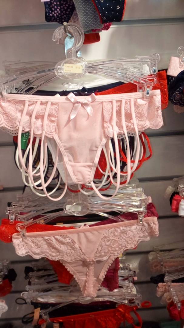 Nouvel arrivage au complexe Neymane Coiffure à 150 m de la Boulangerie Jaune: Des lingeries ultra sexy à vous couper le souffle.