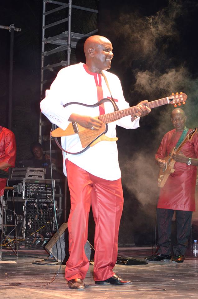 Concert explosif, Ismael Lo chauffe le CCF. Concert explosif, Ismael Lo chauffe le CCF.