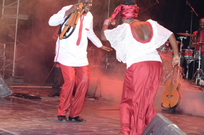 Concert explosif, Ismael Lo chauffe le CCF. Concert explosif, Ismael Lo chauffe le CCF.